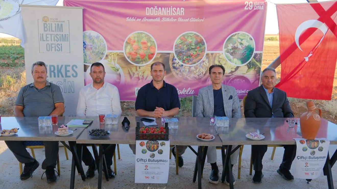  Selçuk Üniversitesi Bilim İletişimi Ofisi, Doğanhisar’da çiftçilerle buluştu